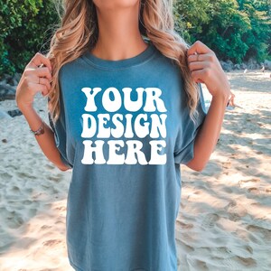 Comfort Colors C1717 Blue Jean Shirt Maquette | T-shirt Blue Jean | Maquette surdimensionnée | Maquettes de modèles | Confort Couleur Chemise Mock | Plage d’été