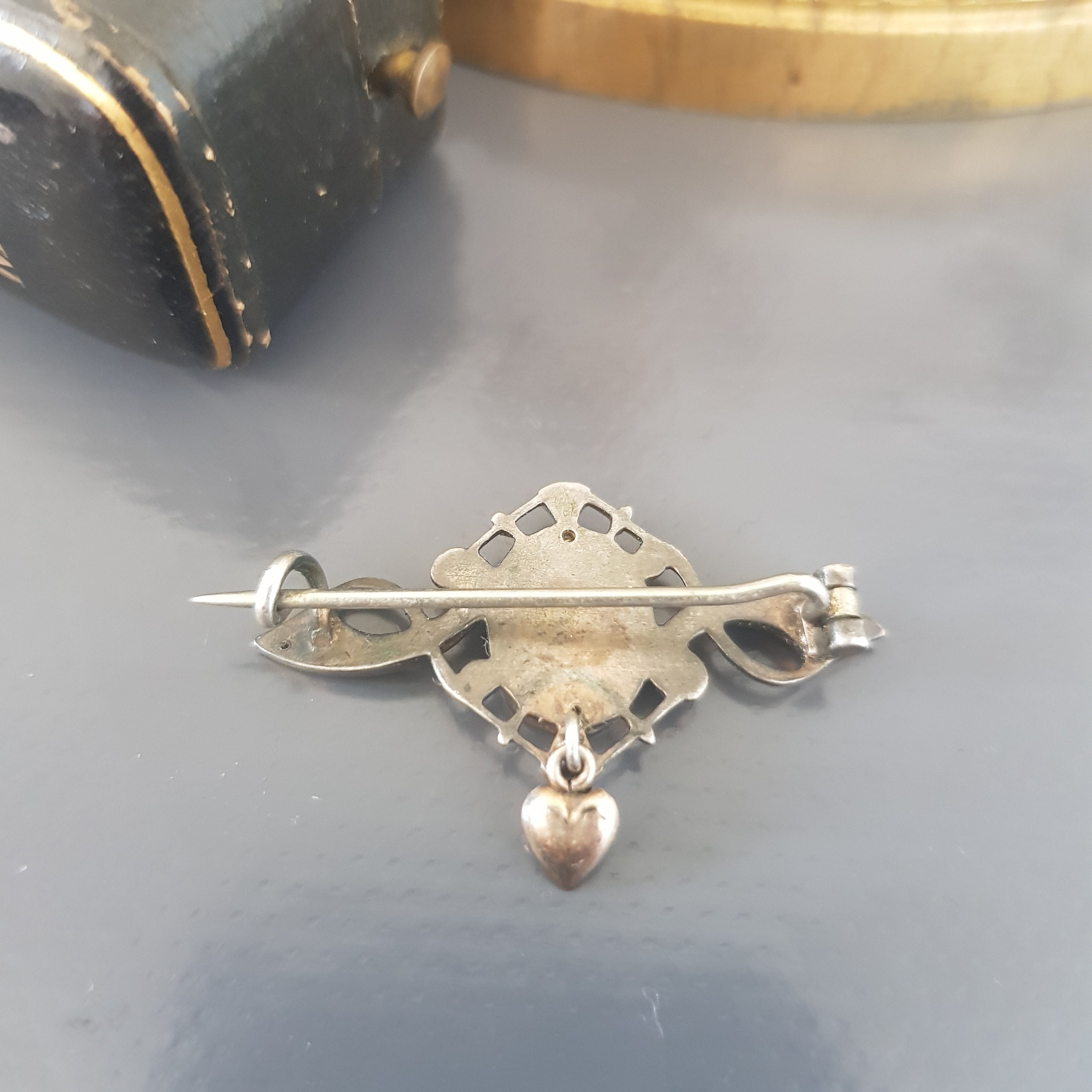 BROCHE ANCIENNE EN ARGENT MASSIF - ÉPOQUE NAPOLÉON III, XIXE SIÈCLE - PIERRES FINES