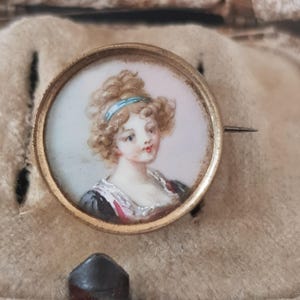 Small Antique Brooch Pin With Georgian XVIIIth Century Round Portrait Miniature