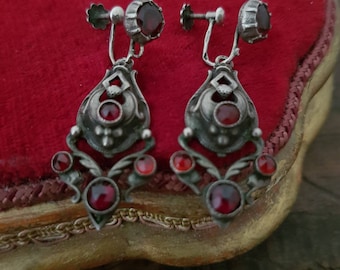 Ohrringe aus massivem Silber und Granat XIX. Jahrhundert