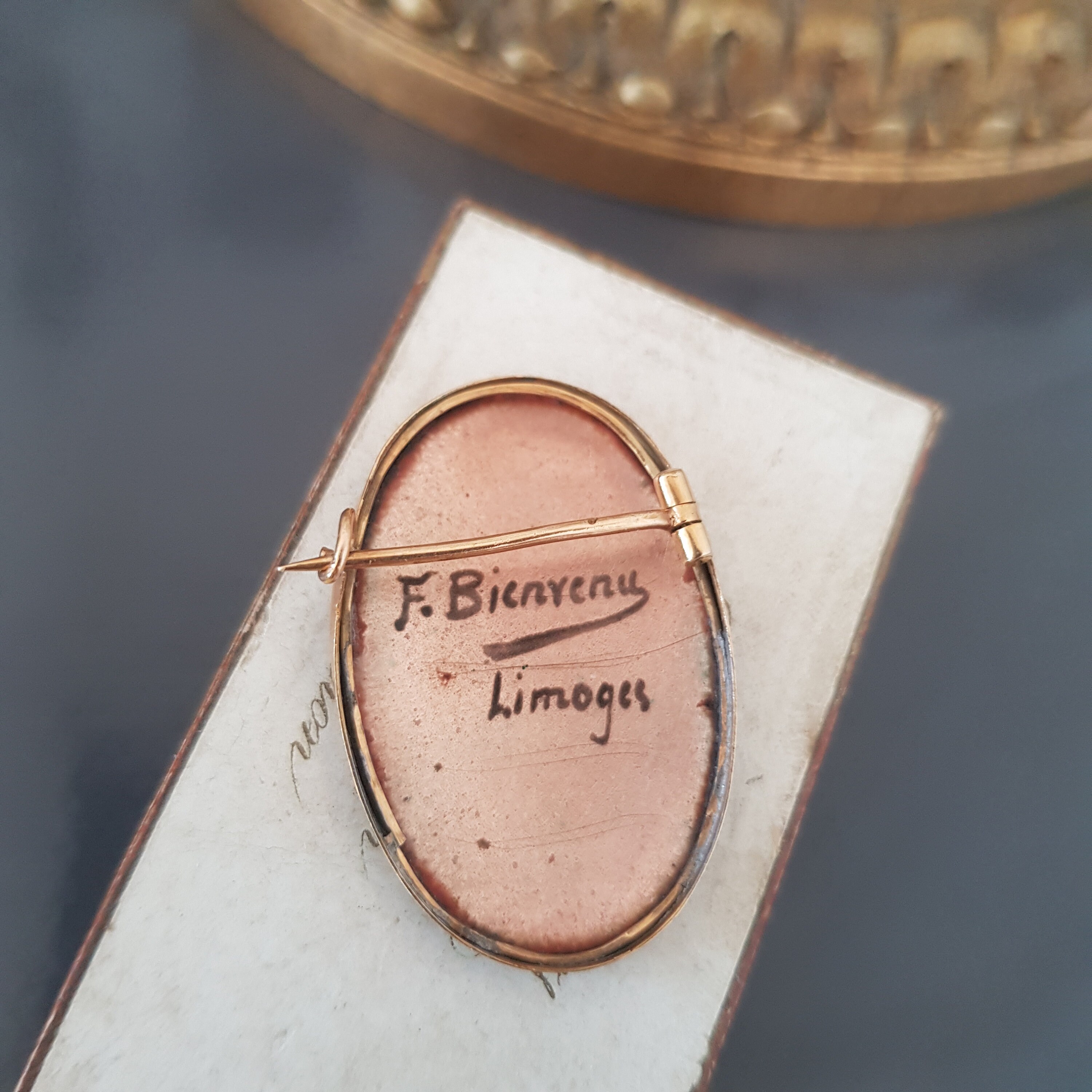 Broche En Or 18 Carats Avec émail De Limoges - Occasion En Parfait état