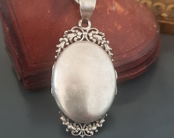 Antique French XIXth Century Napoleon III  Pendant Sterling Silver Photo Holder Locket
