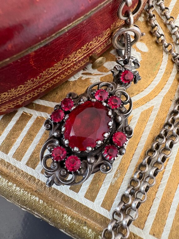 Pendentif Reliquaire En Argent Sterling Avec Pierre Rouge - Occasion