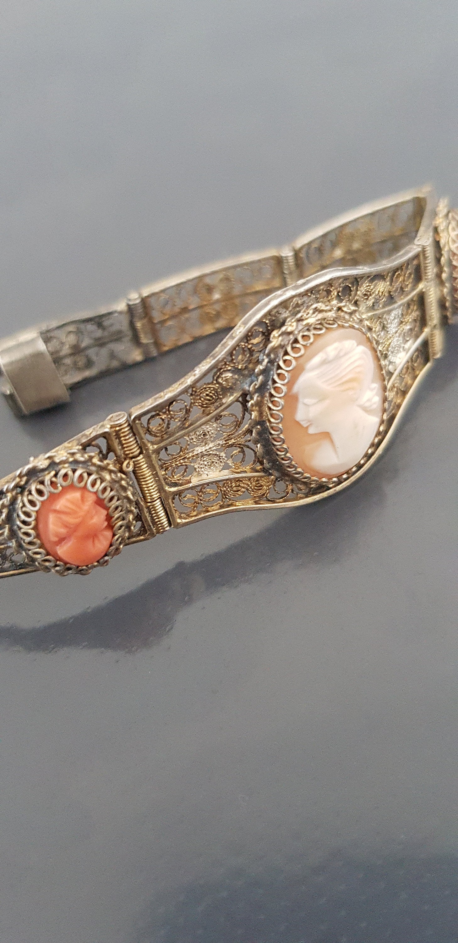 Art Deco Silver Vermeil Filigree Shell Coral Cameo Bracelet  display picture 2