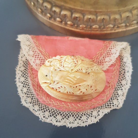 Broche Ancienne Circulaire En Nacre Avec Personnage Indien - Bijou Vintage Argenté