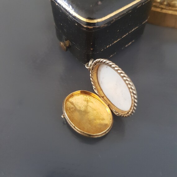 Médaillon Pendentif Ancien Or 18 Carats - Vers 1900, Motif Panier Avec Saphir, Occasion Très Bon état