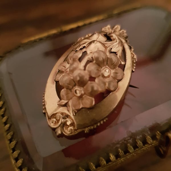 Antiguo broche ovalado colgante francés relleno de oro rosa joya belle époque del siglo XIX