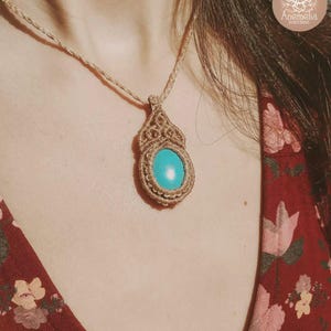 Colgante de macramé con piedra turquesa/Regalo para ella/Joyas hechas a mano/Collar bohemio