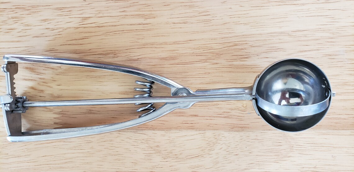 Vintage PAMPERED CHEF 2 inch scoop Etsy