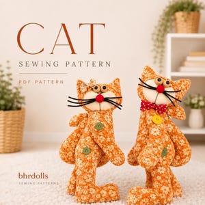 Puede incluir: Dos muñecos de gato de peluche hechos de tela naranja con un patrón floral blanco. Cada gato tiene una cara redonda de color crema, bigotes negros, una nariz roja y ojos de botón. Un gato lleva un lazo floral, el otro una pajarita roja.