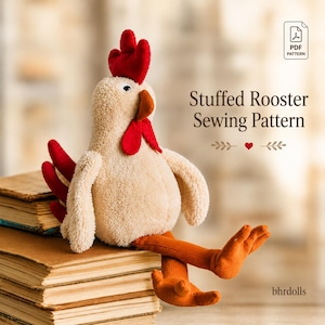 Könnte beinhalten: Ein beiges Plüsch-Hahn-Stofftier mit rotem Kamm, rotem Kehllappen und orangen Beinen. Der Text lautet Stuffed Rooster Sewing Pattern und bhrdolls. Ein PDF-Symbol ist sichtbar. Der Hahn hat einen strukturierten Stoffkörper und sitzt aufrecht.