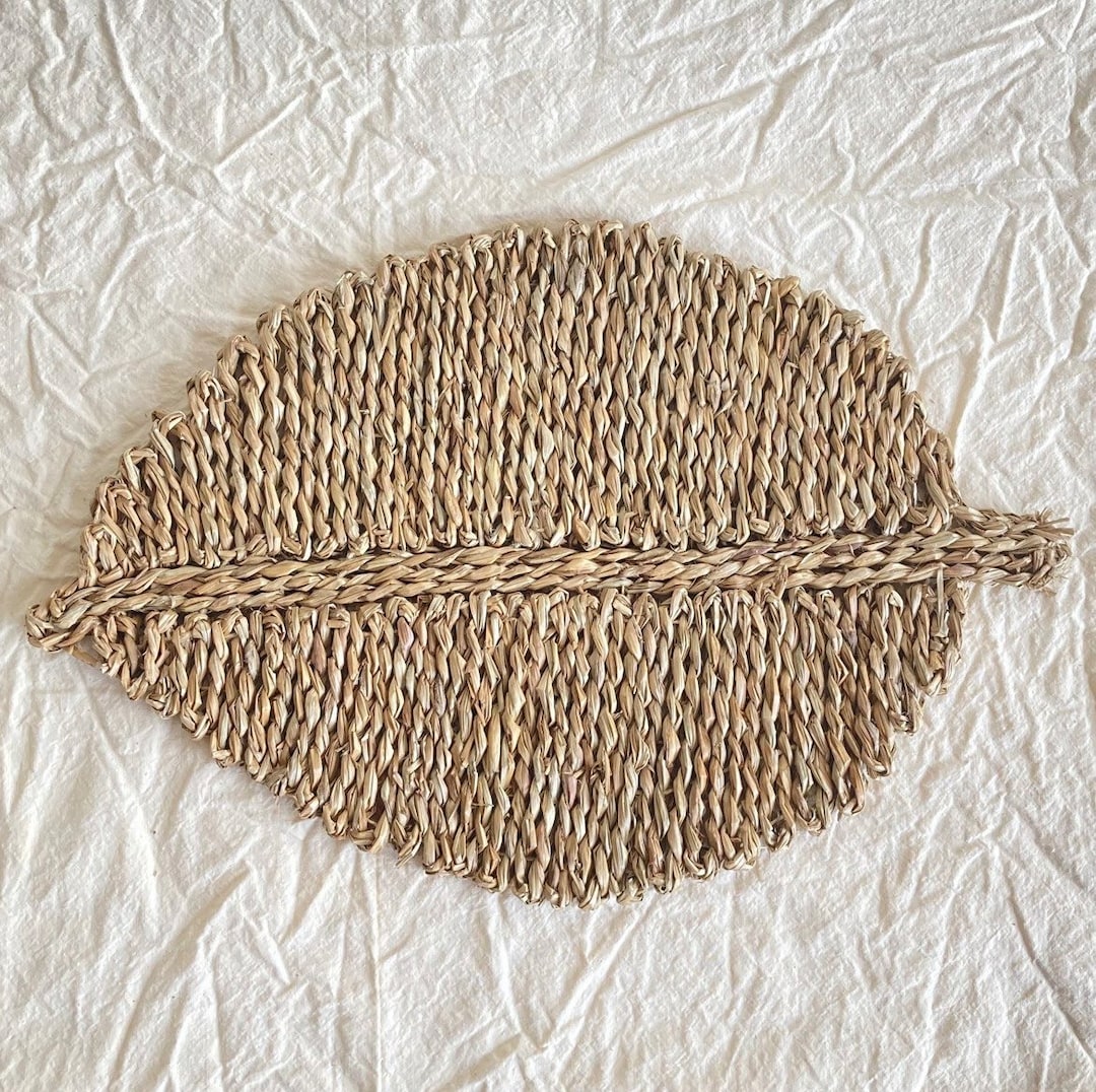 Seagrass Leaf Shaped Placemat / Large Woven Natural Jute Fiber
