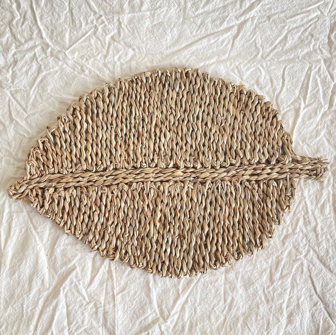 Seagrass Leaf Shaped Placemat / Large Woven Natural Jute Fiber