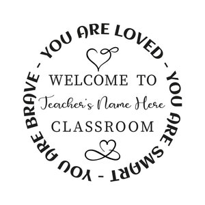Klassenzimmer svg, Klassenzimmer Zeichen svg, Willkommen zurück svg, Willkommen in meinem Klassenzimmer Zeichen svg, personalisiertes Lehrerzeichen, du bist geliebt svg, Tshirt