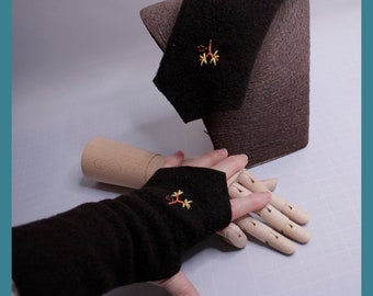 Brown arm warmers - whale loden - piping - embroidered flower tendrils