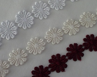 Daisy Flower Trim: Garment Embellishment - Per Yard