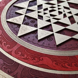 Sri Yantra Wall Art Laser Cut, Święta Geometria, Drewniana Yantra Sri Chakra Shree Yantra, Burgundowo-Czerwona Sri Yantra, ołtarz medytacyjny