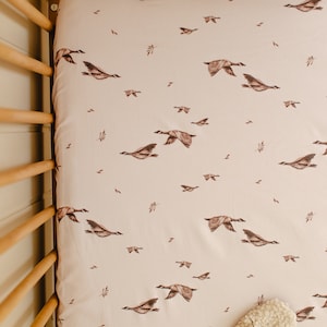 Wild Goose Crib Sheet, Vintage Design Crib Sheet, Naturel Goose Baby Crib Sheet, Goose Nursery Crib Sheet