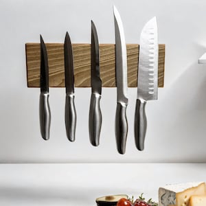 Uchwyt na noże z drewna orzechowego, magnetyczny stojak na noże, pasek na noże, magnetyczne przechowywanie noży - 5-9 noży - 30-50 cm - wyprodukowano w Szwajcarii