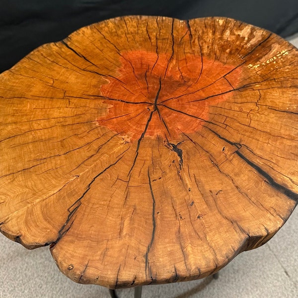 Round side table from a beautiful cypress cookie slab with live edges - 42x37 cm diameter - Swiss Made