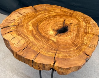 Handgemachter Beistelltisch #3 aus Olivenholz - 43 cm Durchmesser - Swiss Made