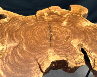 Stolik kawowy z korzenia drewna oliwnego nr 21 - 104 x 83 cm - wyprodukowano w Szwajcarii