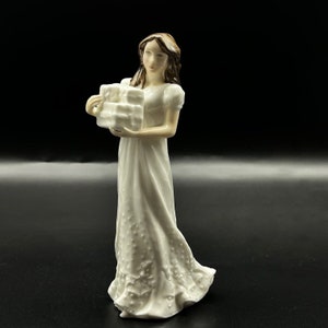 Lovely Royal Doulton England Hand Made Porcelain Christmas Parcels 6&quot; Figurine