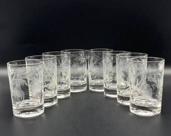 Lovely Vintage Etched Glass Bleeding Heart Florals Cocktail/Juice 3.5" Glasses