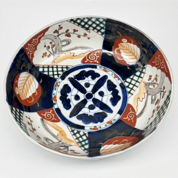 Tazón de porcelana Imari japonés antiguo de 10" de diámetro Diseño floral y geométrico pintado a mano