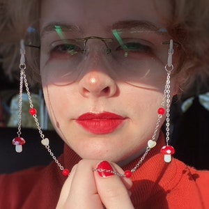 mushroom glasses chain with hearts red and white