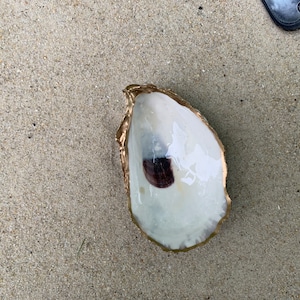 Natural oyster