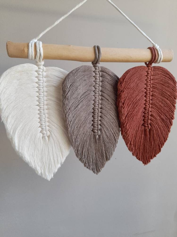 Tenture Murale en Macramé Trio de Plumes Style Boho - Décoration à Suspendre Fiber Art
