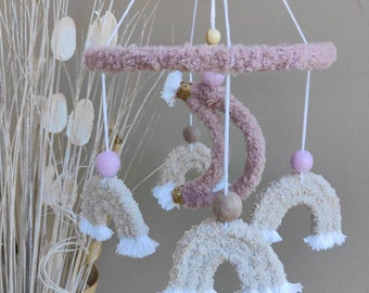 Decorative mobile for baby in macramé