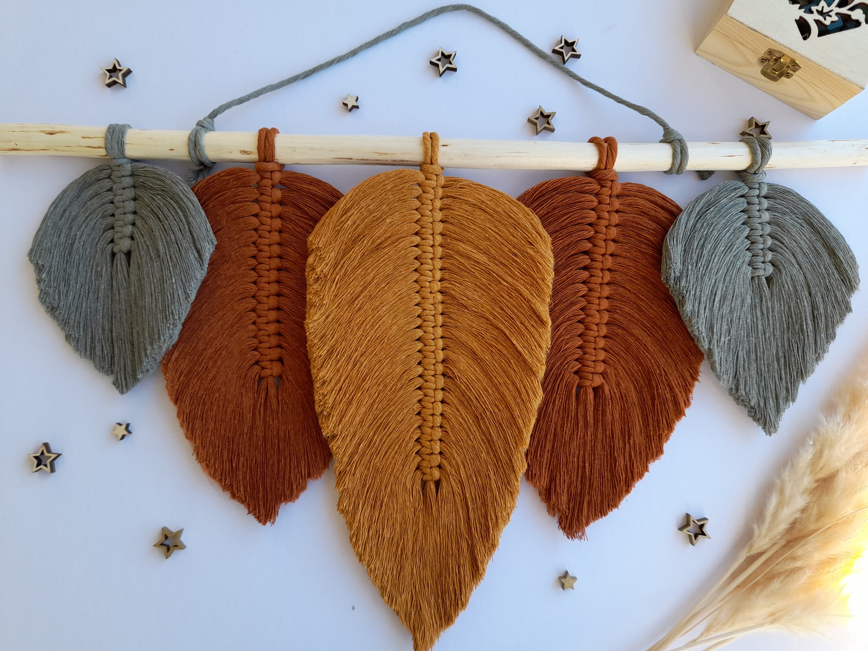 Décoration Murale - Tenture Wallhanging Suspension 5 Plumes 3 Couleurs Macramé Boho