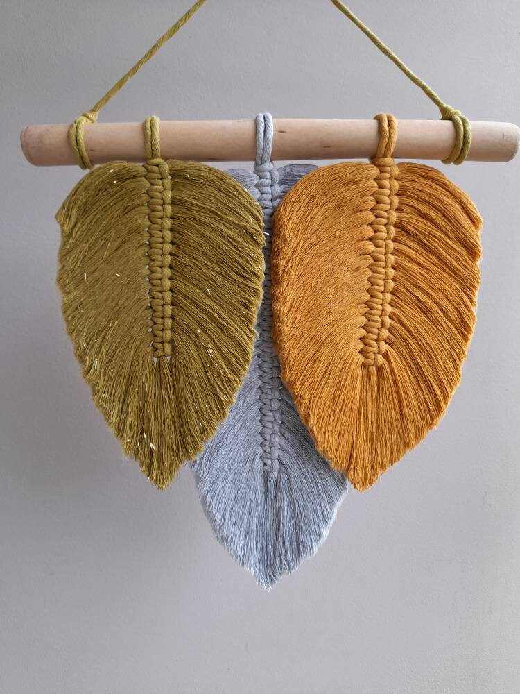 Décoration Murale 3 Plumes en Macramé Style Boho Fibert Art