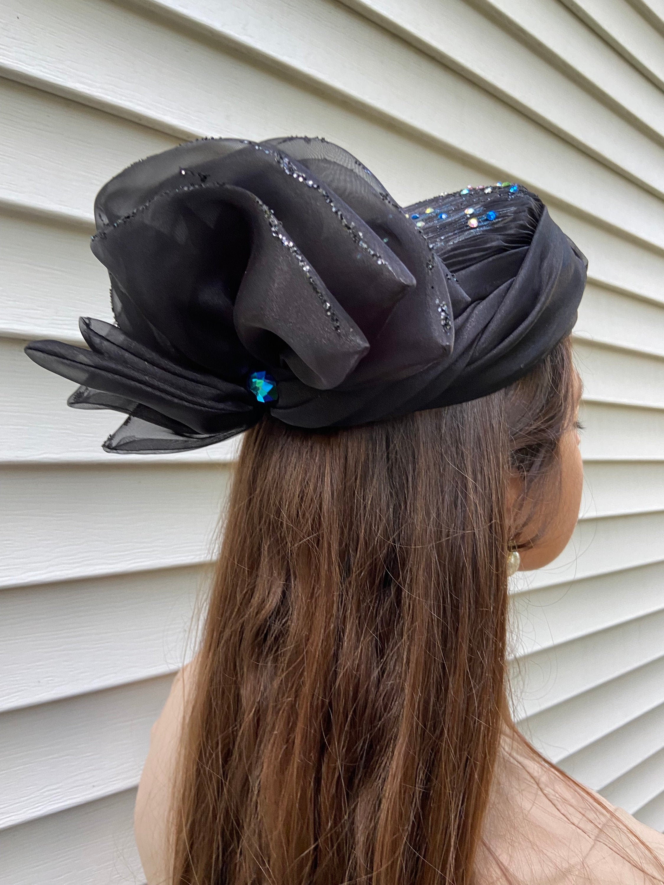 Vintage Black Hat 1950s 1960s Lovely Delicate Dark Color Glamorous Sculptural Mod Funeral Chic Formal Event Party Style Attire