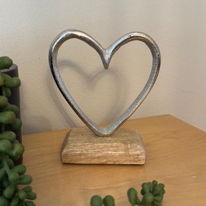 Aluminium Silver Metal Heart Ornament: Rustic Mango Wood Base