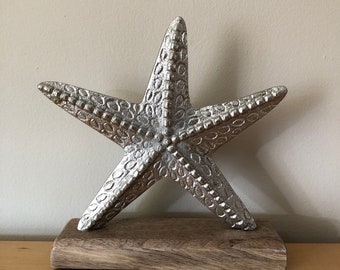 Textured Aluminium Metal Starfish Sitting On A Mango Wood Base, Ornament, Sculpture 18cm x 18cm, Seaside, Coastal, Beach