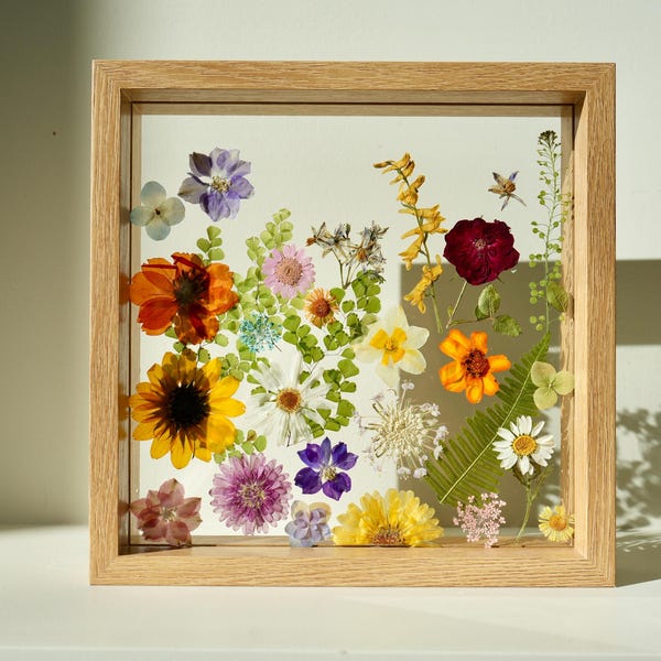 Personalized Birth Flower Frame Birthday Gift for Mom, Custom Floral Wall Art, Meaningful Mother Gift