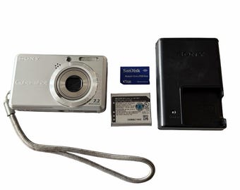 Sony Cyber-shot DSC-S750 7.2MP Digital Camera Silver Tested W/ Charger Card 1G