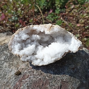 Quartz geode Western Sahara Morocco, half geode, 402 grams