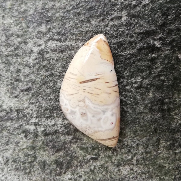 Agate pendant from Morocco, drilled