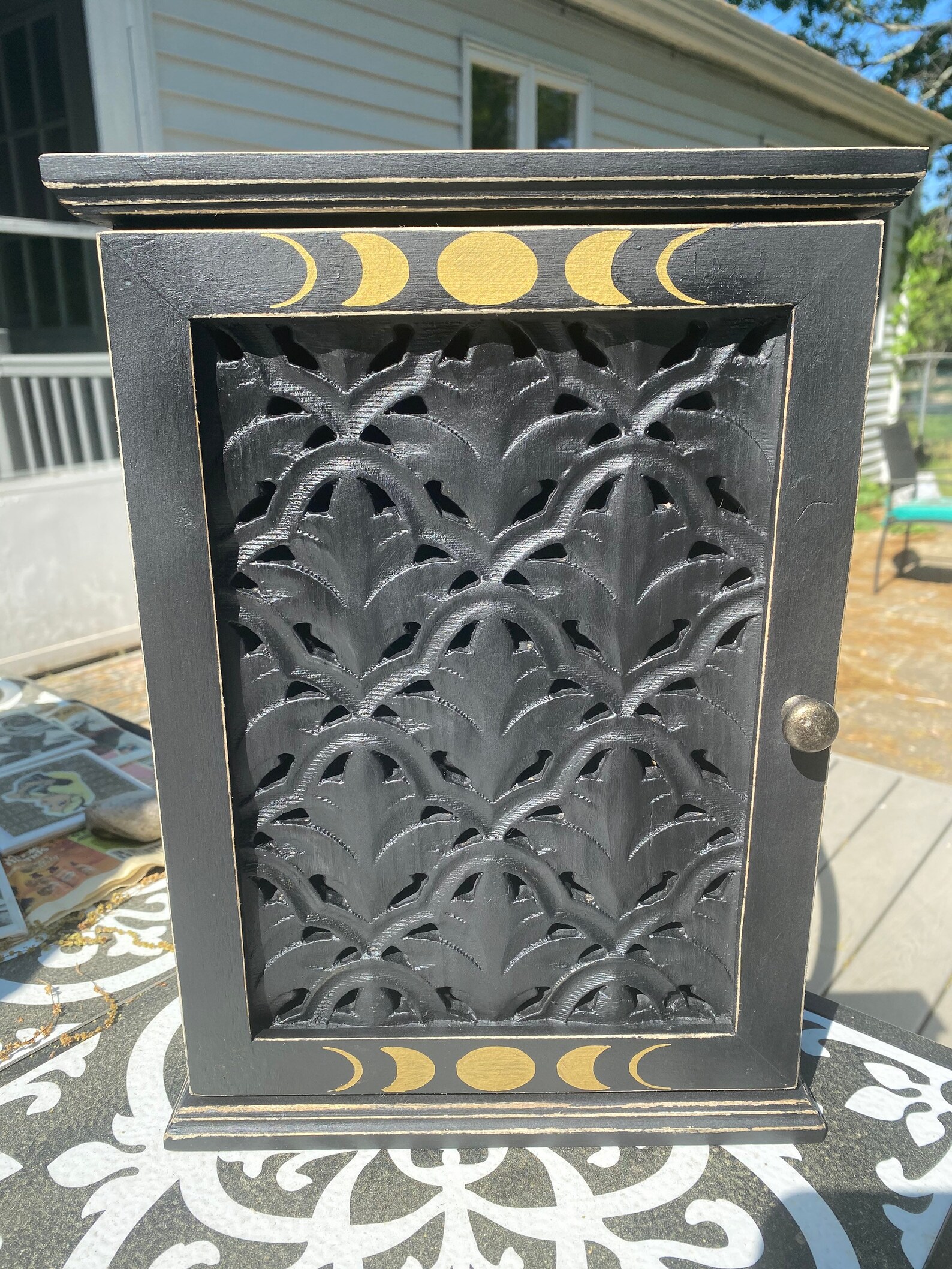Gabinete gótico pintado a mano almacenamiento caja de bufón | Etsy