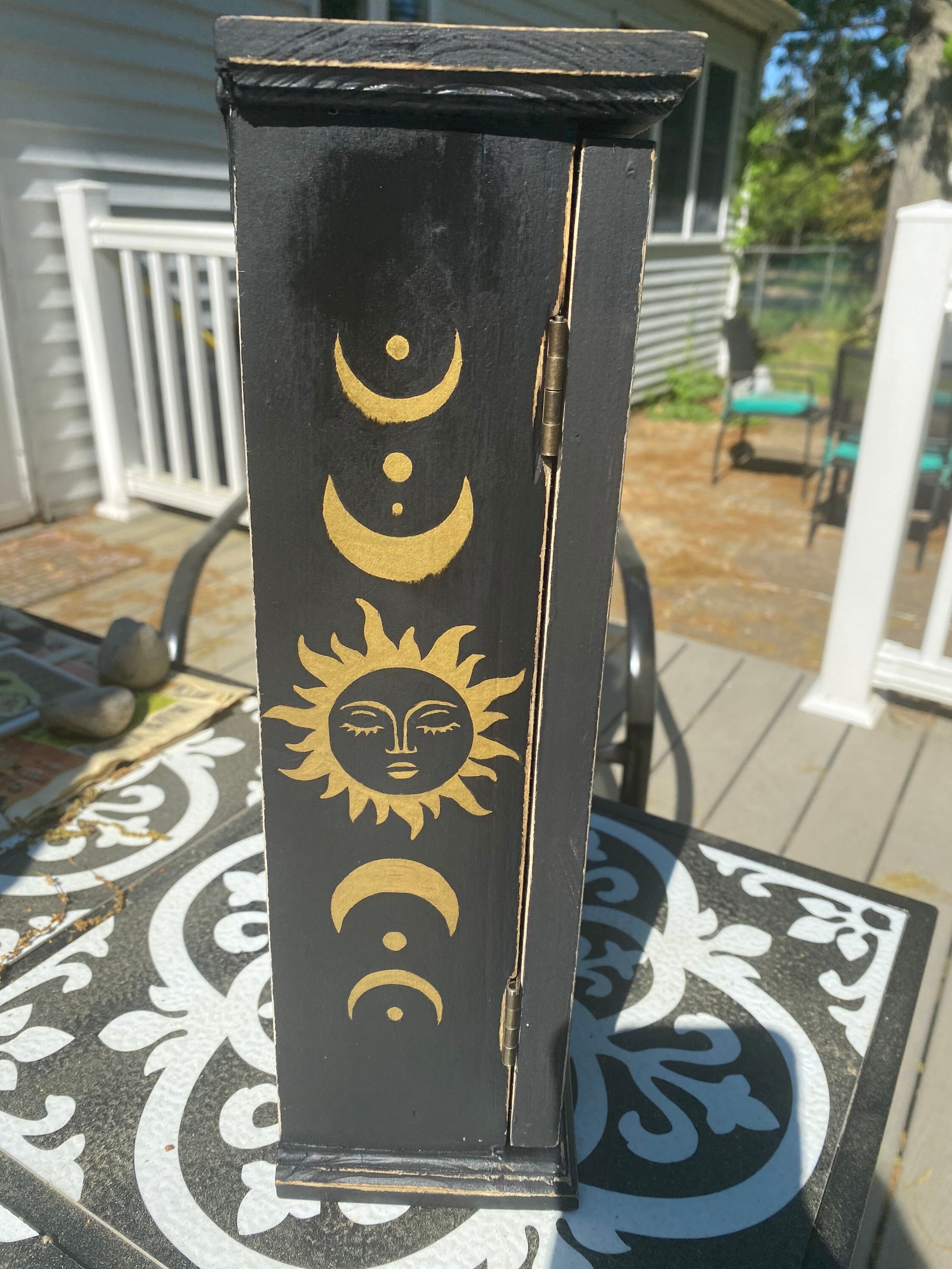 Gabinete gótico pintado a mano almacenamiento caja de bufón | Etsy