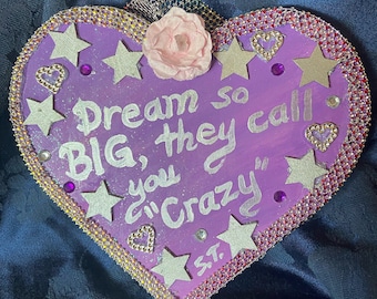 Signo de corazón de madera Dream Big