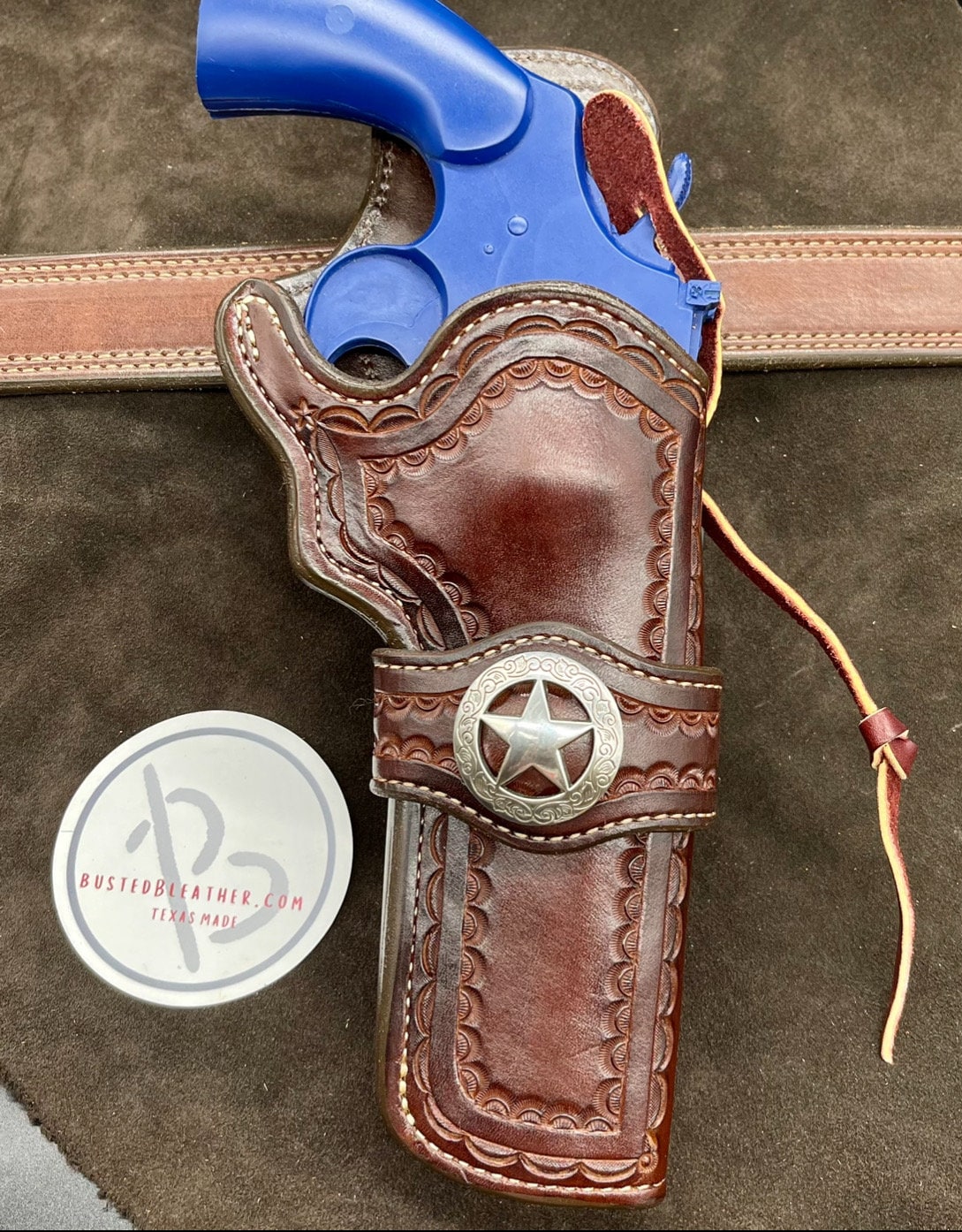 rafacampillos - Cinturón para calibre 44 y funda de revólver para colt.  Finished gunholster and cartridge belt cal. 44. #leather #western  #westerntack #gunholster#artesaniaencuero #pistoleras #canana  #cowboyshooting #cowboy #cinturones #cuero #armas