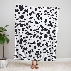 dalmatian print blanket, dalmatian spot blanket, dalmatian gifts, dalmatian baby blanket, black and white blanknets, dalmatian lover gifts