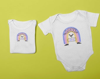 Hey Love Is Love, Onesie®, Body, Body para bebé, Baby Shower Gift Baby, Regalo para bebé, Body personalizado, Body de manga corta