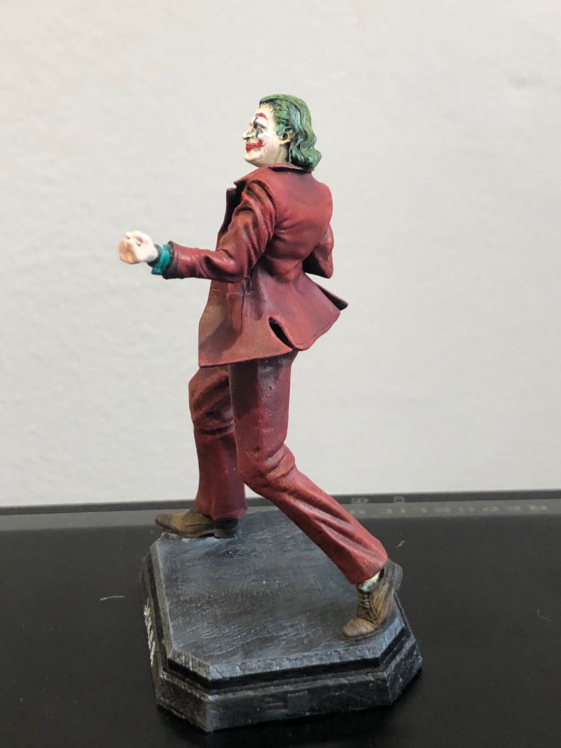 joker resin statue