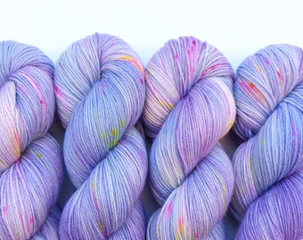Hand dyed yarn | superwash merino wool | 4 ply fingering weight | 440m/ 100g skein | Dreamland